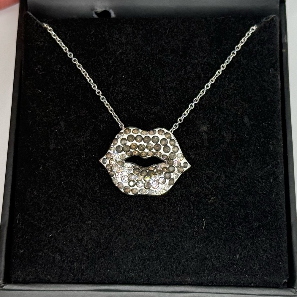 New! Sterling Silver Lip Pendant Necklace